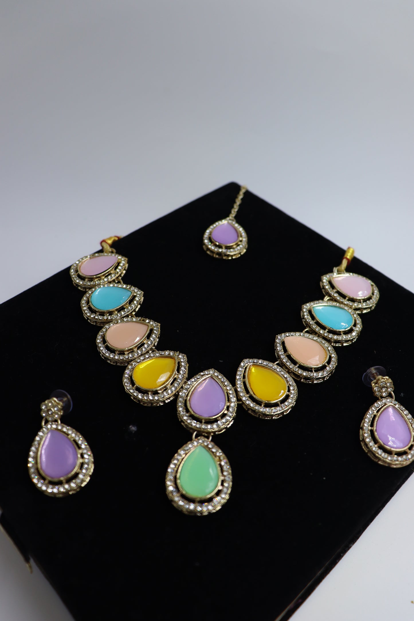 multicolor necklace set