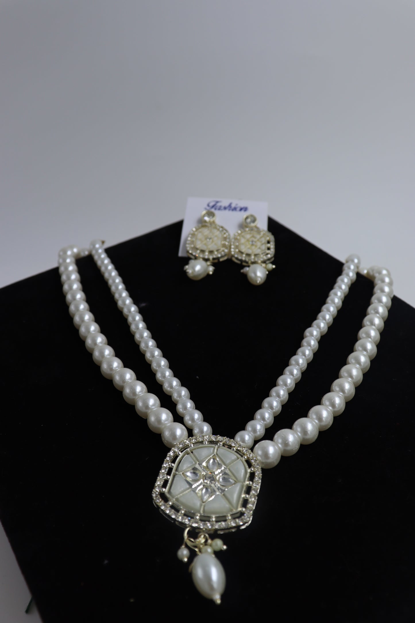 white pearl necklace set