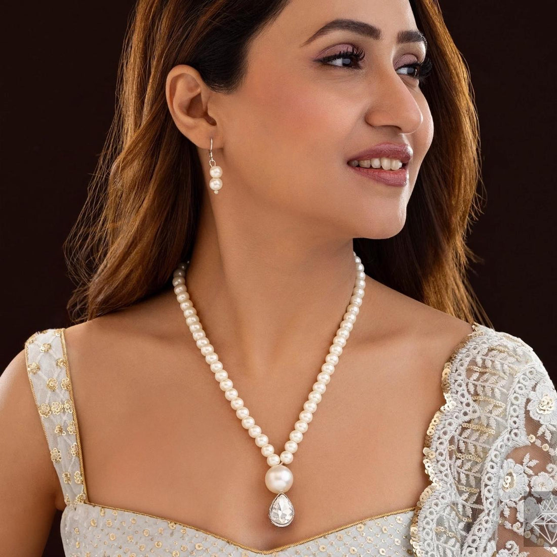 Elegant Crystal Pearl Necklace with Earrings✨